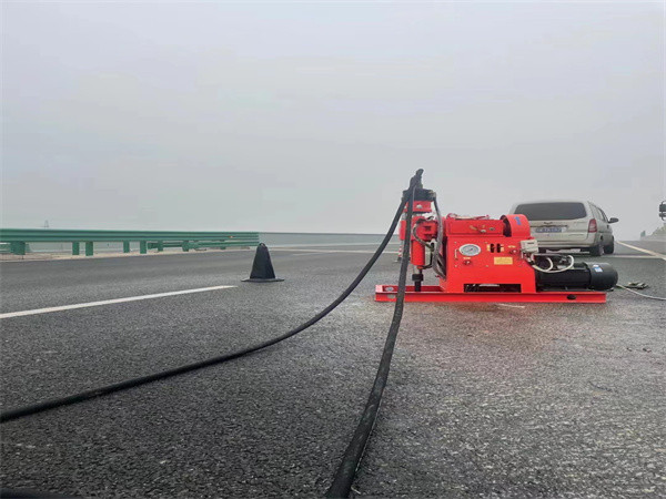 巩留马路路基路面开裂下沉注浆加固灌浆